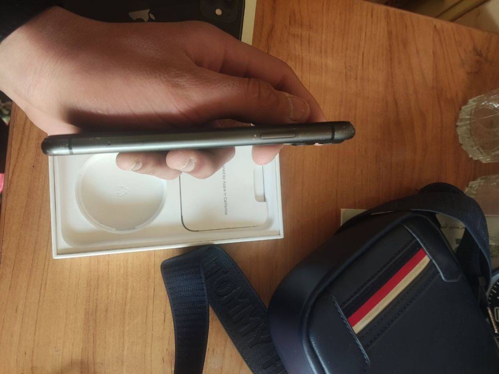 iPhone 11 karobka dakument 128gb