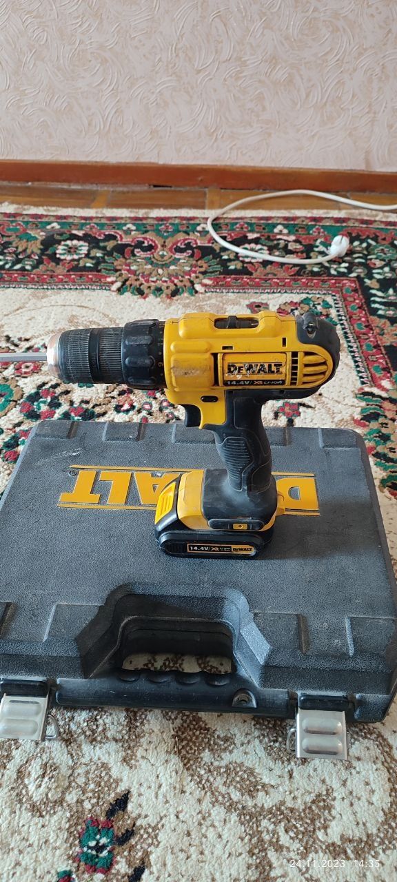 Шуруповерт DEWALT 14 V.