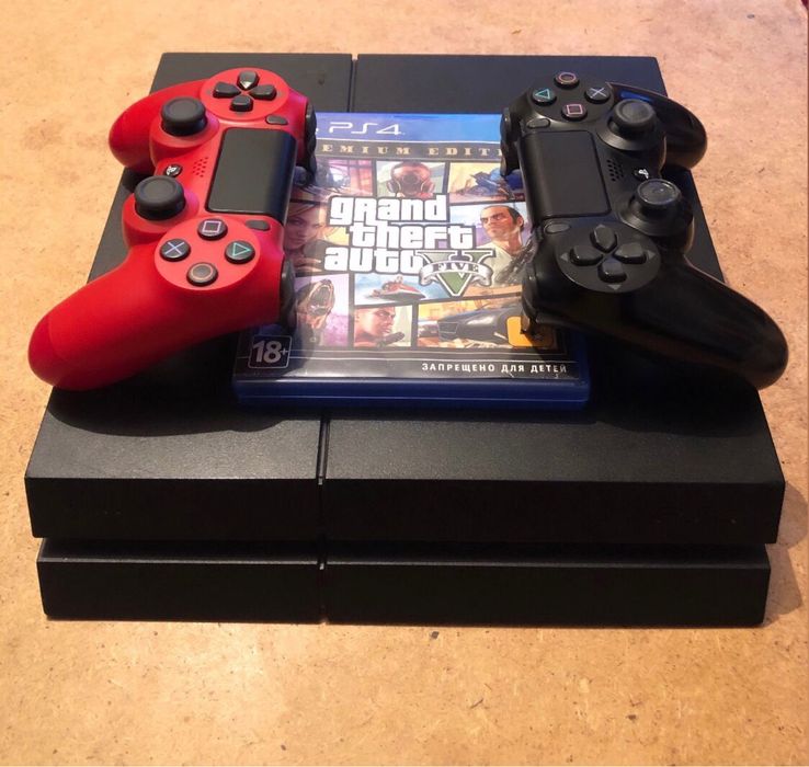 PlayStation 4 (500GB)