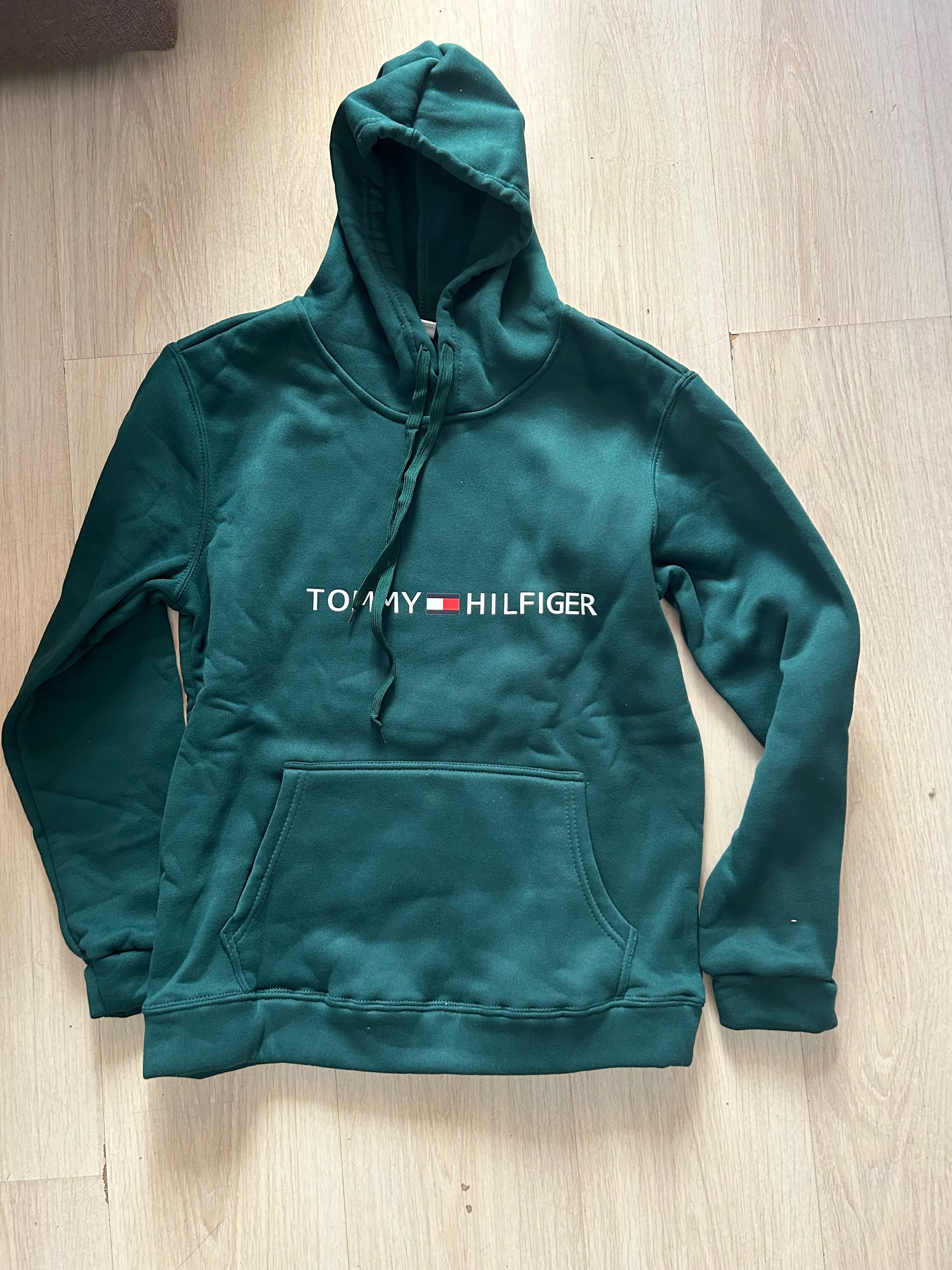 Hanorac NOU  Tommy Hilfiger (nu este original)  mar S verde