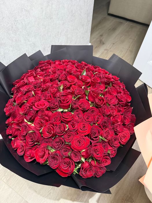 Букет из красных роз