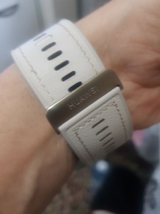 Huawei d2 смартчасовник