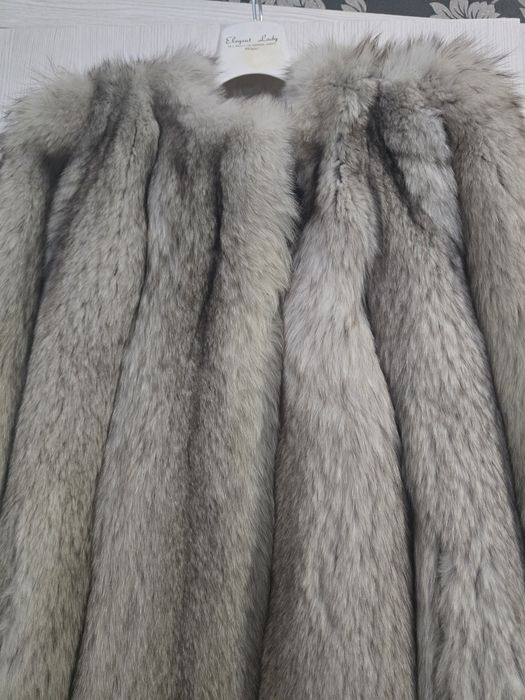 Haina blana  naturatala vulpe , stare foarte buna , made în Italy