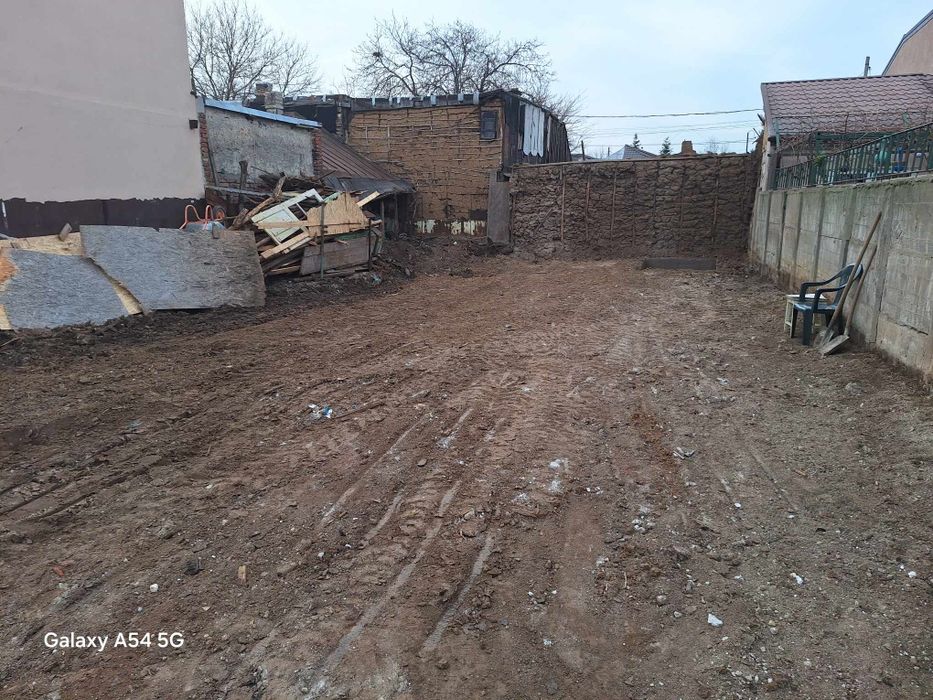 Vand teren zona pucheni cu utilitati