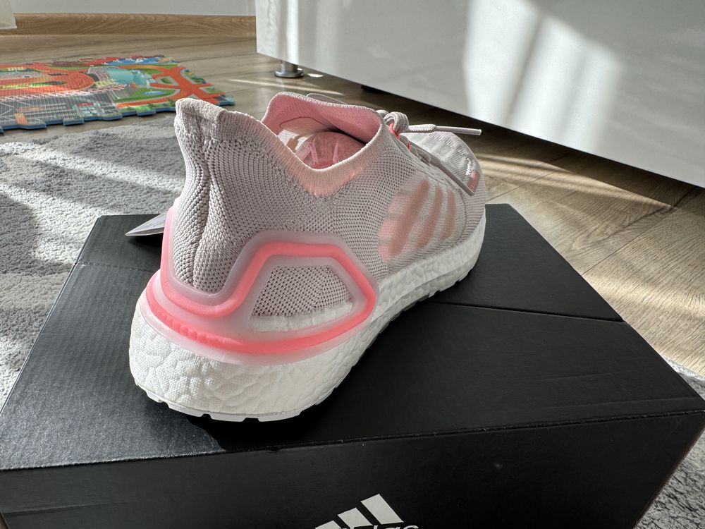 Adidas Ultraboost Noi la cutie ( marime 36.2/3 )