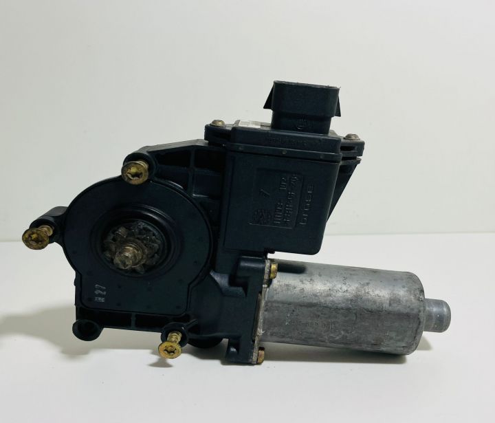 Motoras macara geam stanga fata 90520227 Opel Vectra B