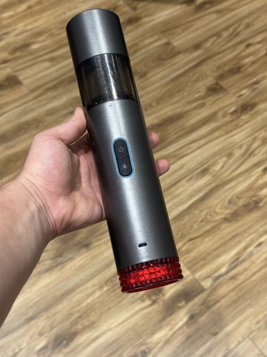 Автомобильный пылесос с функцией фонаря