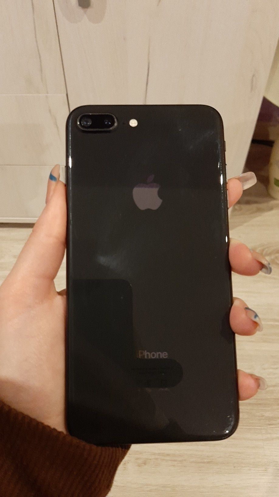 Продавам IPhone 8 plus