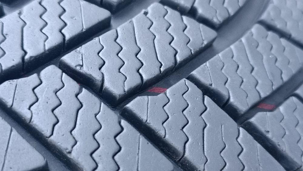 235/40/19 Bridgestone Дот 2522