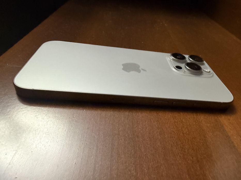 Iphone 16 pro max -ca si nou- cadou husa si folie sticla