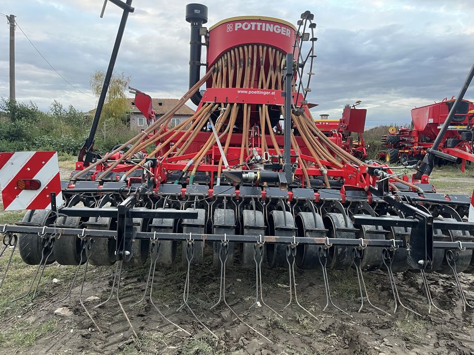 Vand semanatoare si tractor