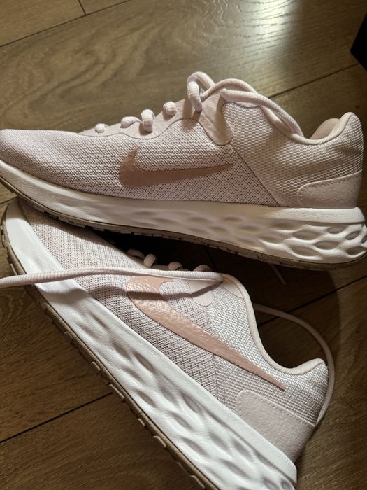 Дамски маратонки Nike