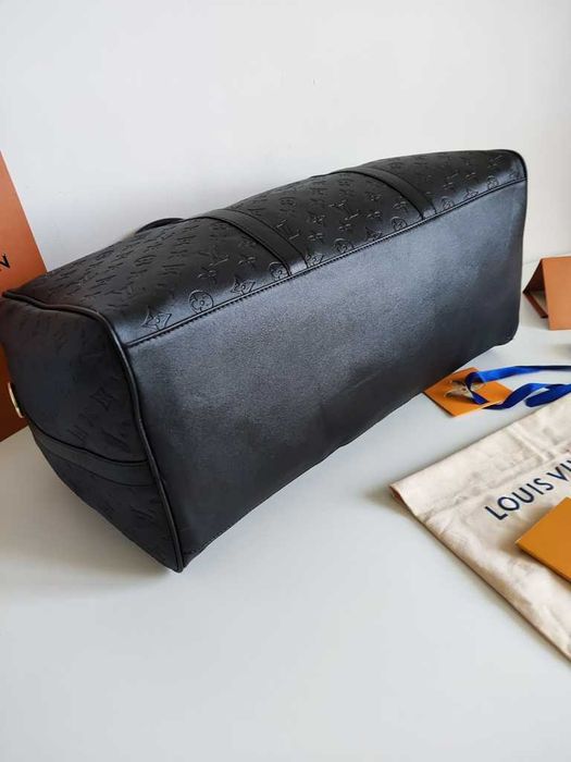 In stoc voiaj, geanta sport nou Louis Vuitton 986-5