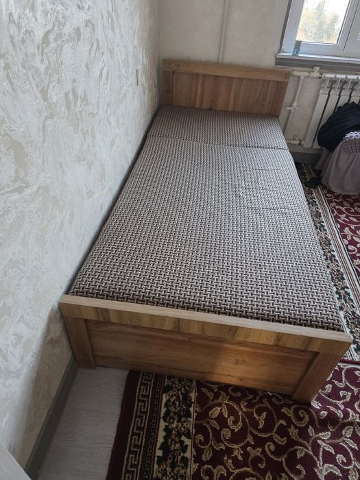 Уголок ва кровать сотилади