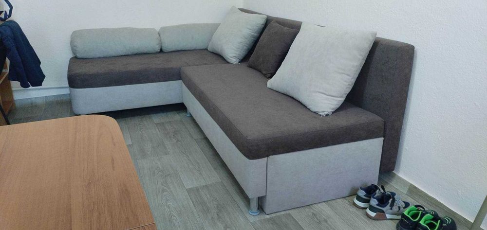 Продавам ъглов диван разтегателен чисто нов с гаранция 220/160 см