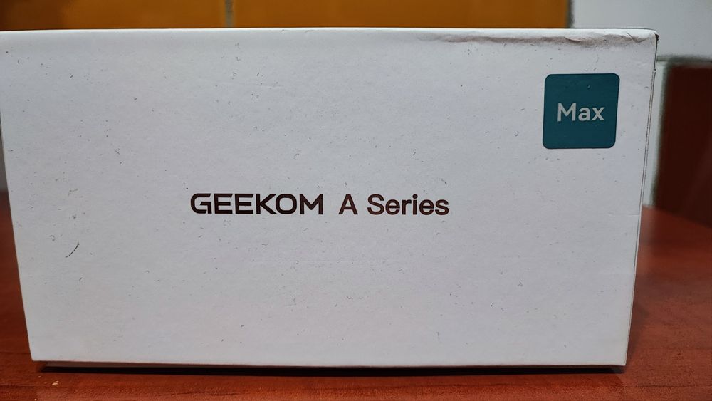 Mini PC Geekom A9MAX Ryzen AI 9 HX 370 nou