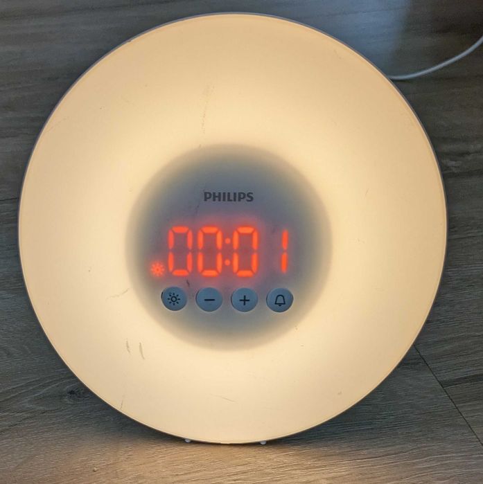 Ceas Philips cu simulare rasarit de soare pe 10 trepte de intensitate
