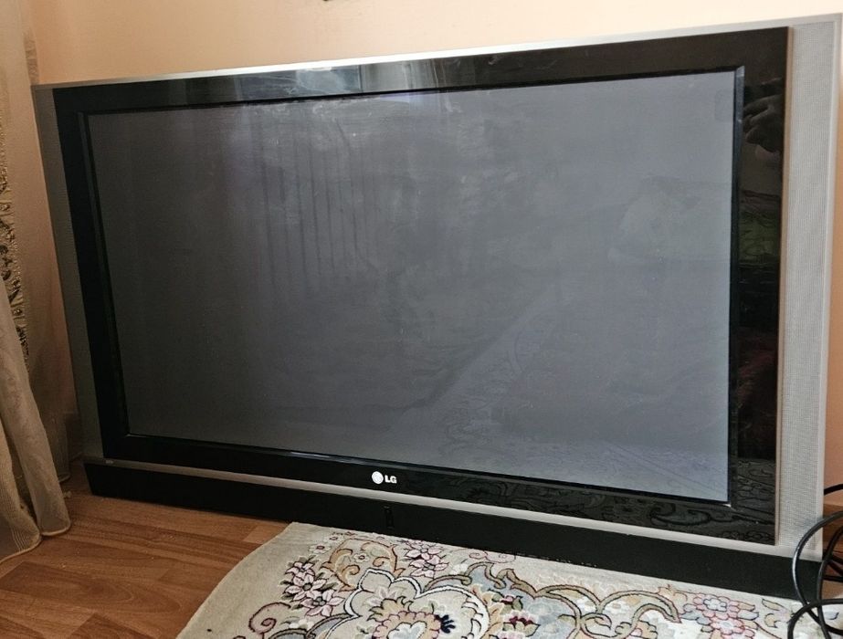 Телевизор LG кронштейн