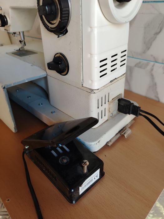 Mașină de cusut marca Iulia fabricată la Cugir