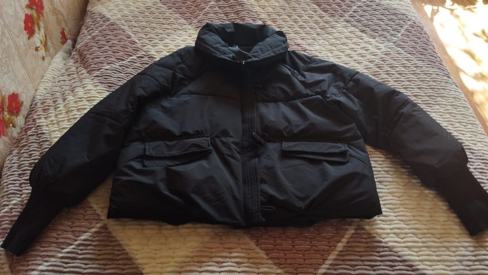 Черная куртка в отличном состоянии