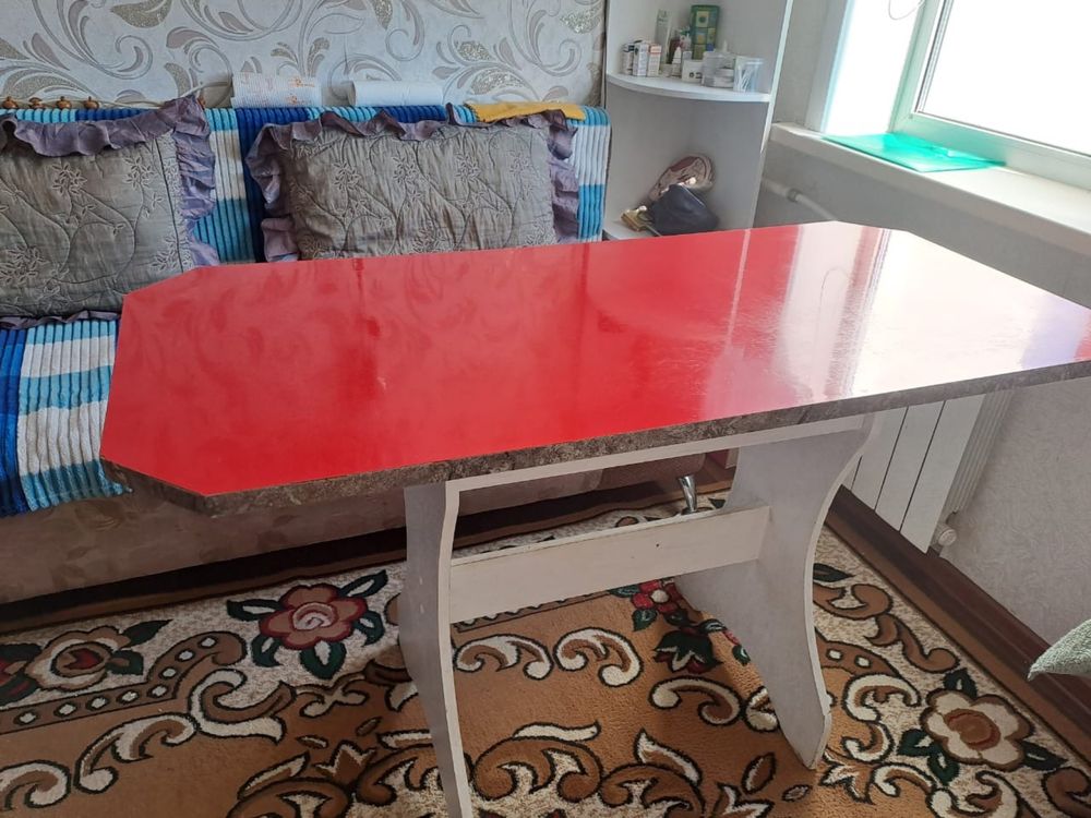 Продам стол в отличном состоянии