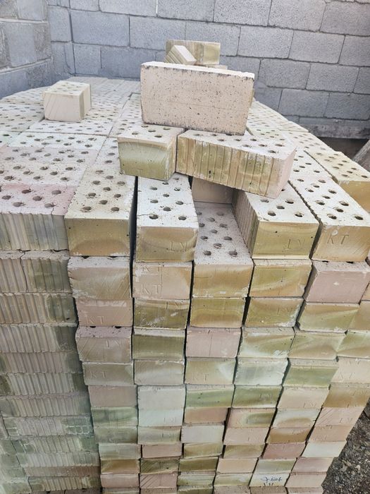 Кирпич Жоный полуторка