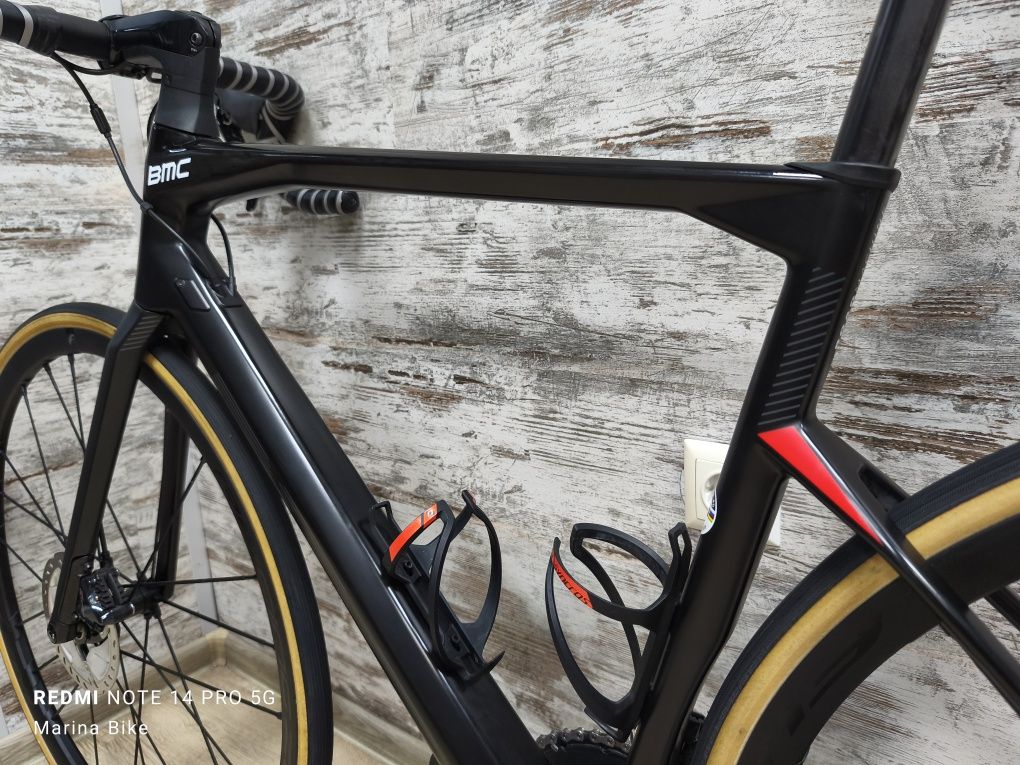 Карбонов шосеен велосипед BMC Roadmachine 01 Ultegra Disc Fulcrum Zero