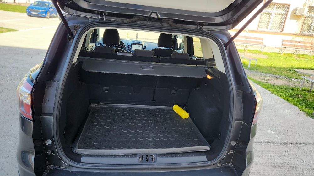 DE VÂNZARE FORD KUGA SUV .Motor 1.5,cai putere 150,