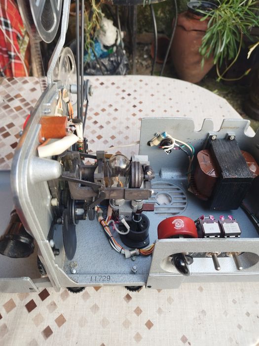 Киномашина  прожекционен  апарат "Луч-2" от 1967 ма