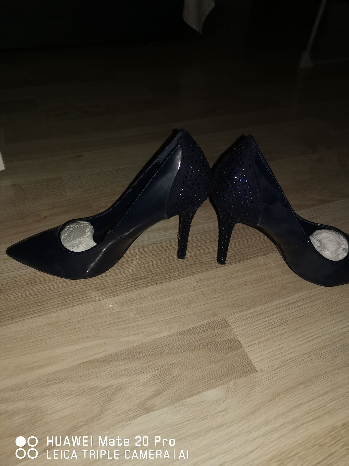Pantofi stileto, aproape noi