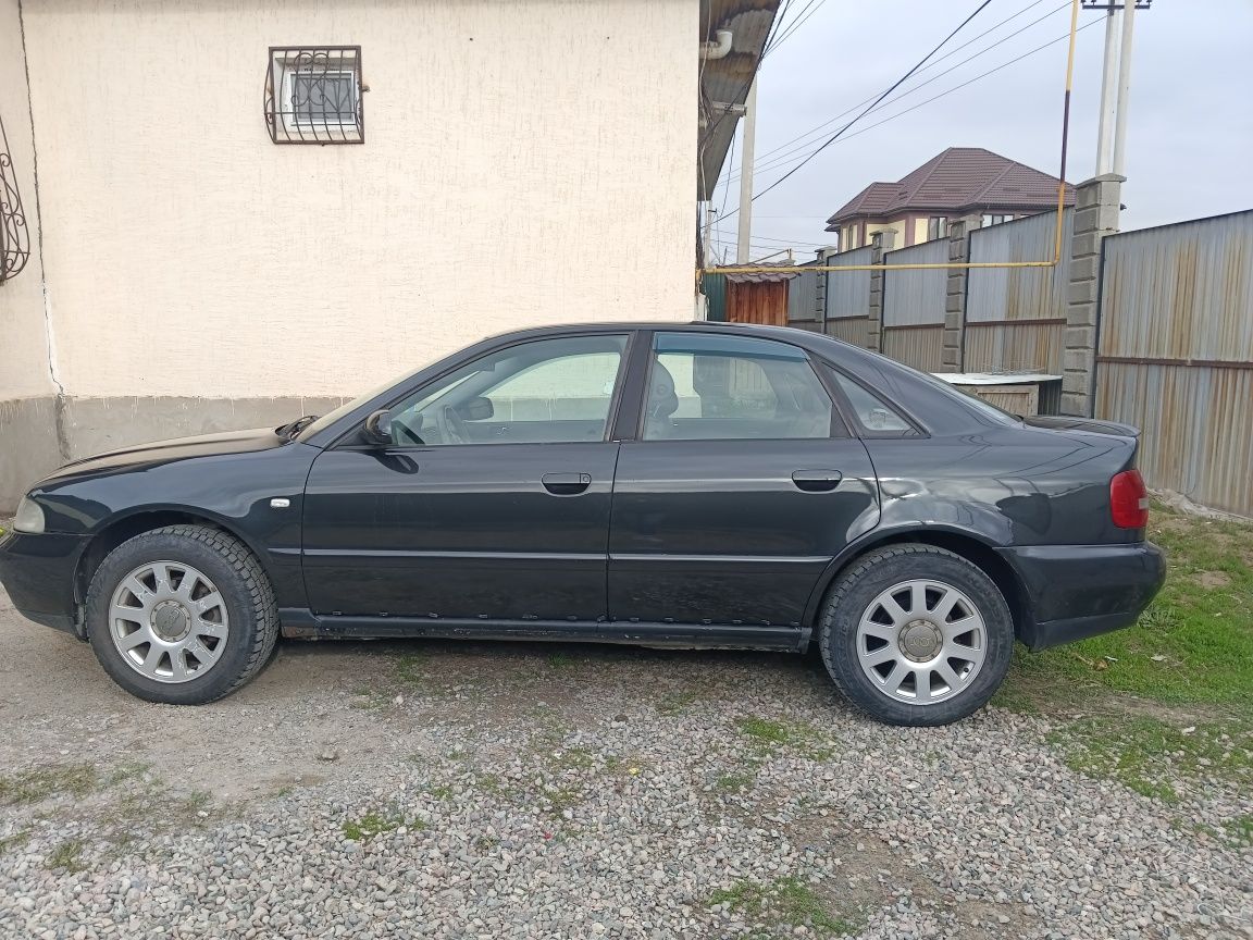 Audi A4  отличка