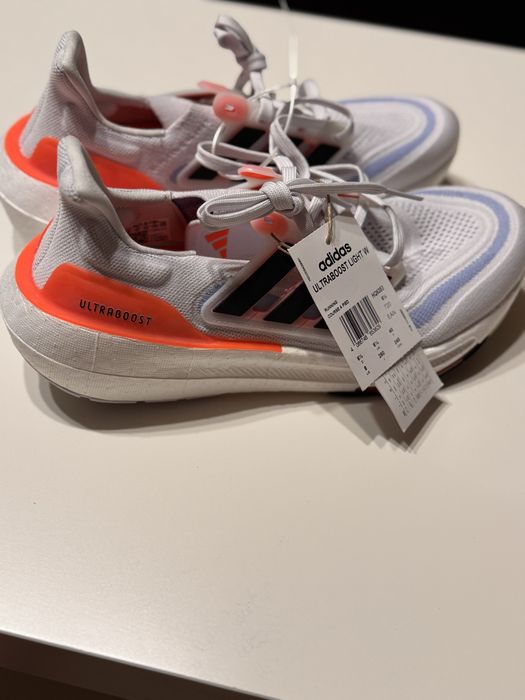 Adidas ULTRABOOST LIGHT W marimea 40