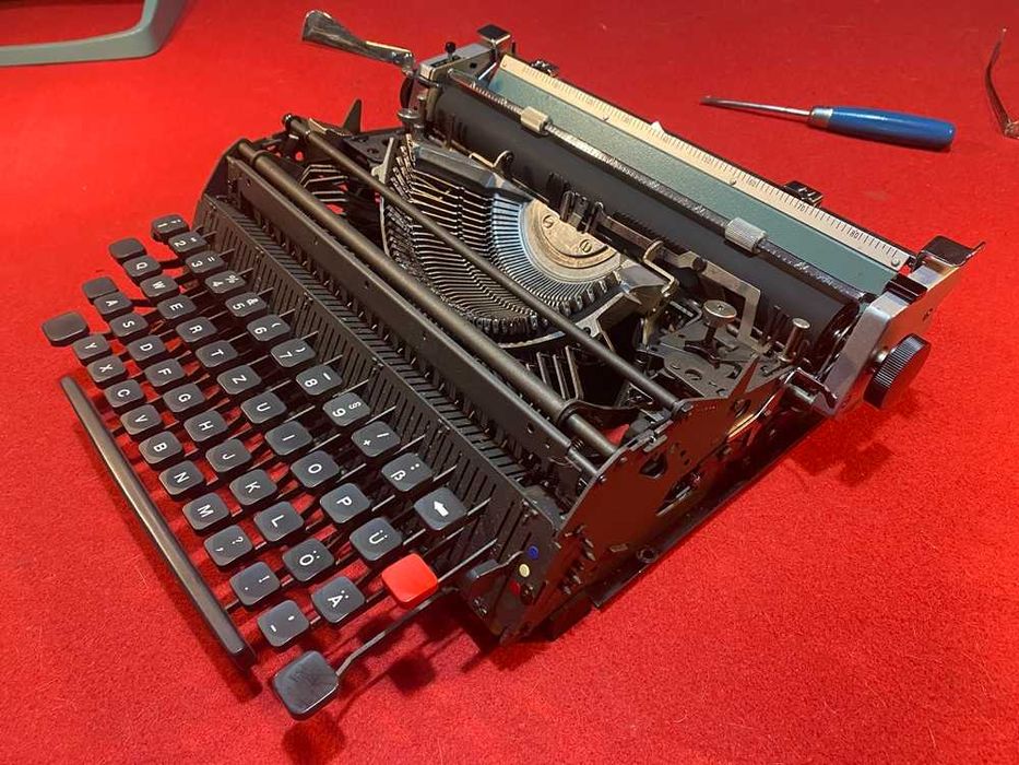 Masina de scris Olivetti Lettera 32