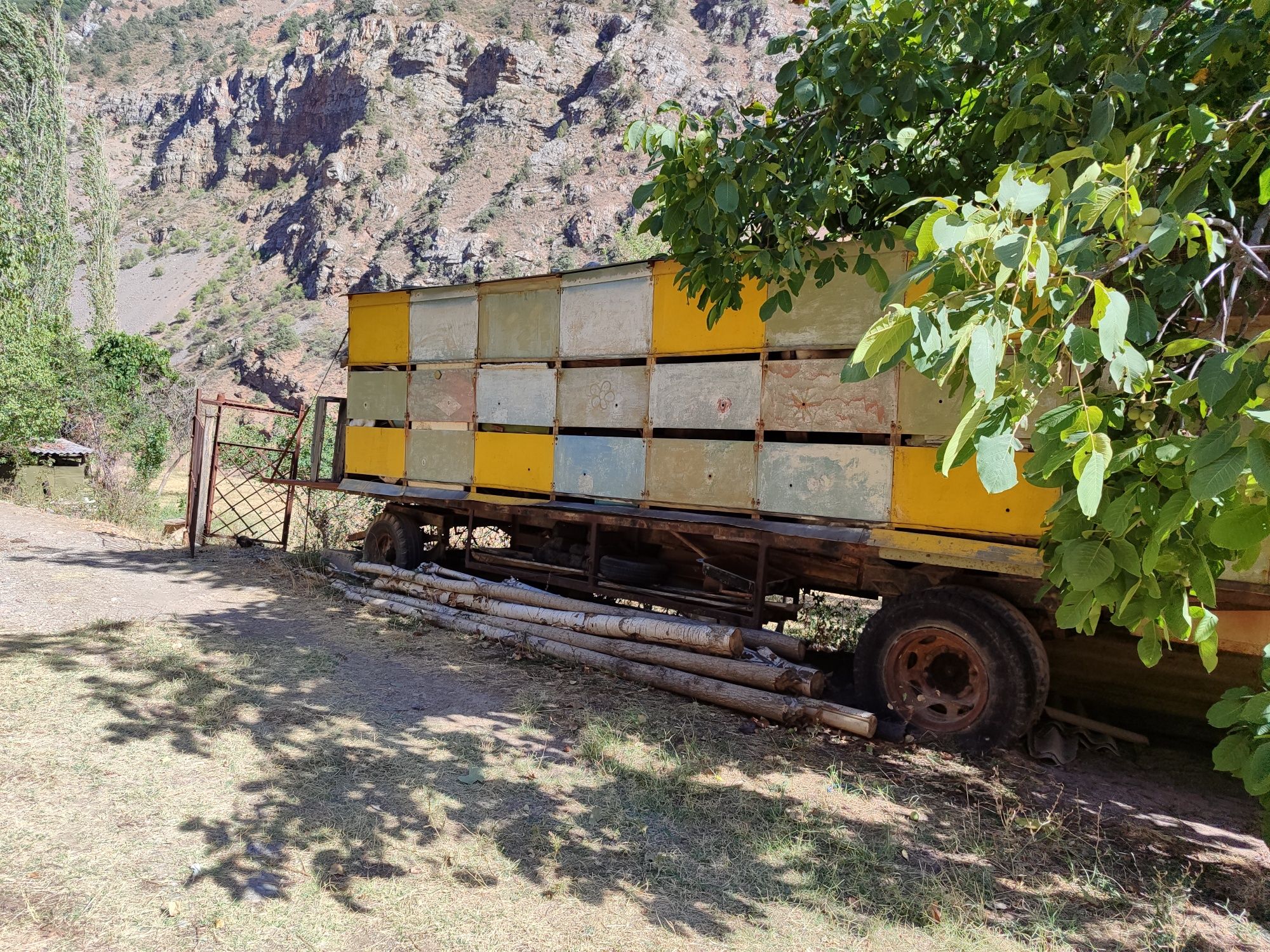 Продается вагон для пчеловодство