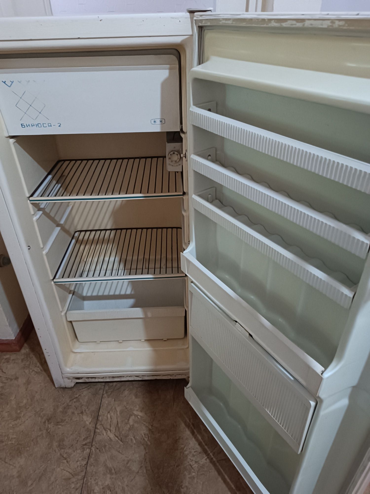 Продается холодильник Бирюса -2