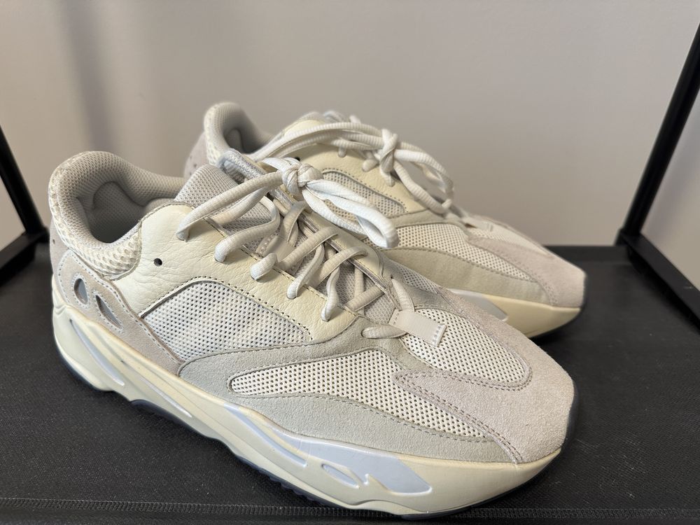 Yeezy Boost 700 "Analog" маратонки