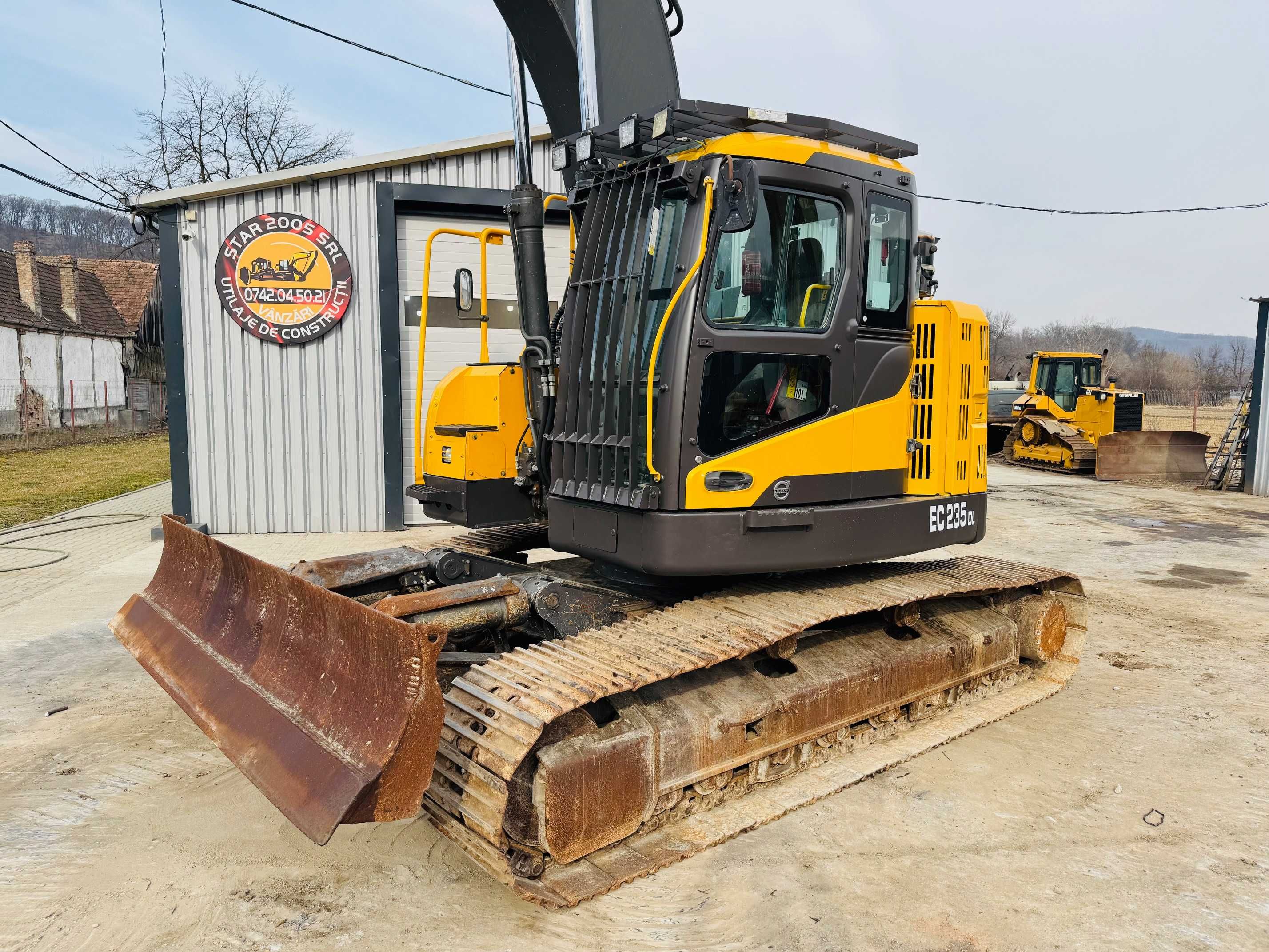 Excavator senile cu lama Volvo ECR 235 DL, an 2014, 28 tone, cupa 1.5m