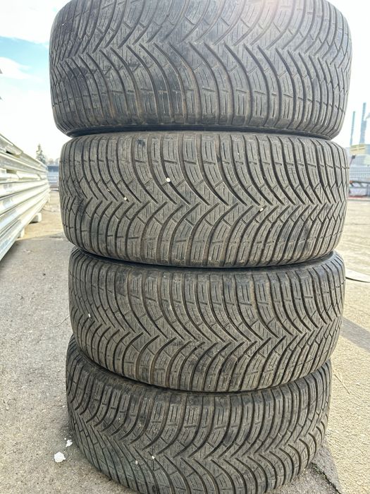 Зимни Гуми 225/50/17