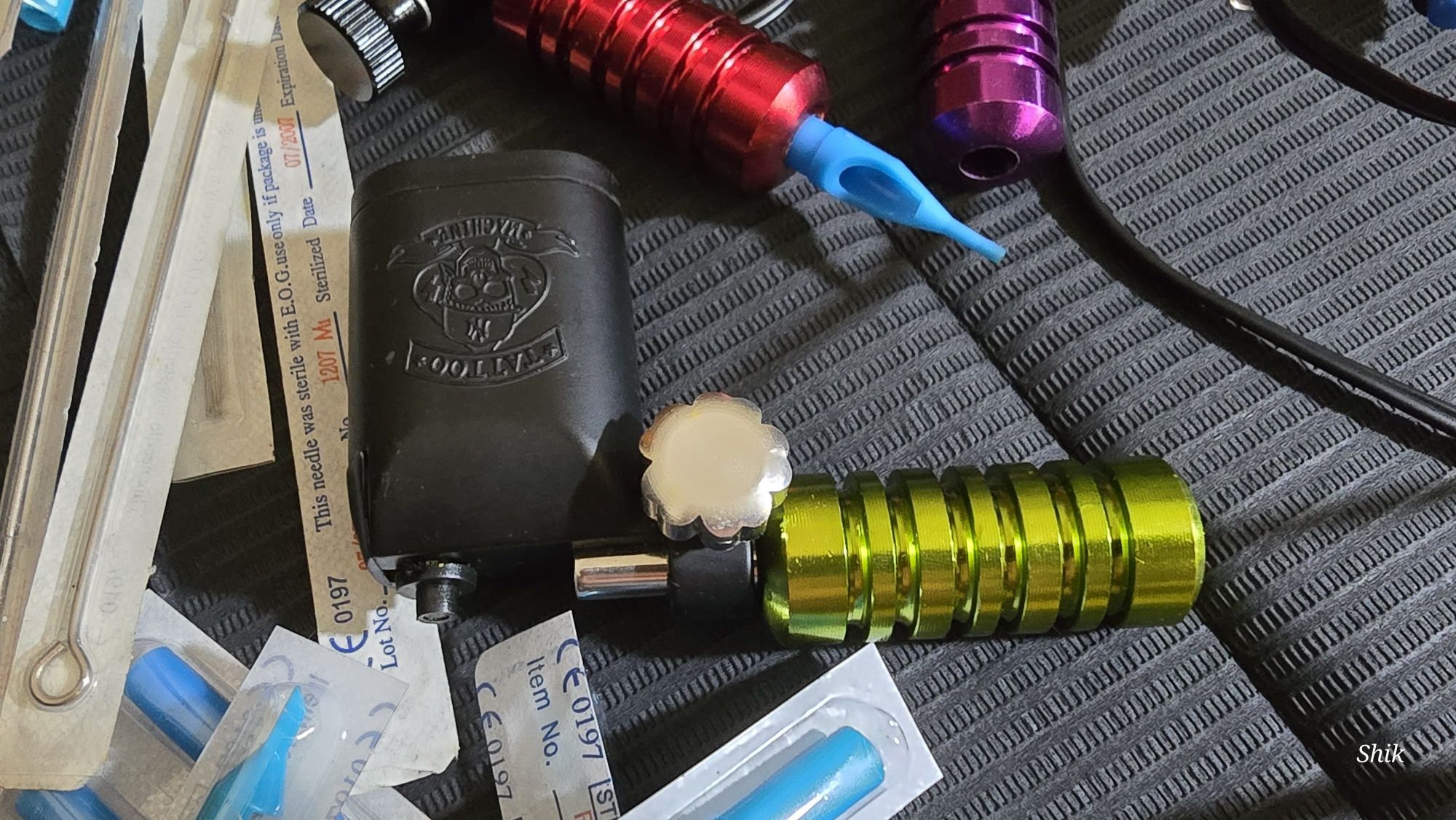 Kit complet Tattoo, mașini tatuaje , sursă tattoo, ace