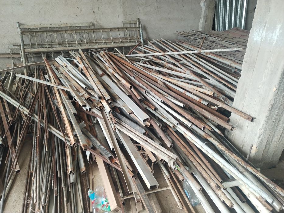 Qurilishga kerakli materiallar sotiladi