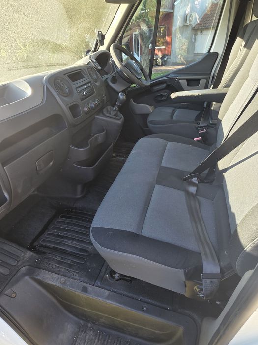 Renault master бус