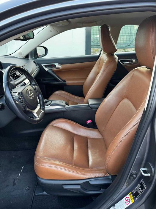 Lexus CT hibrid, piele crem, stare foarte buna.