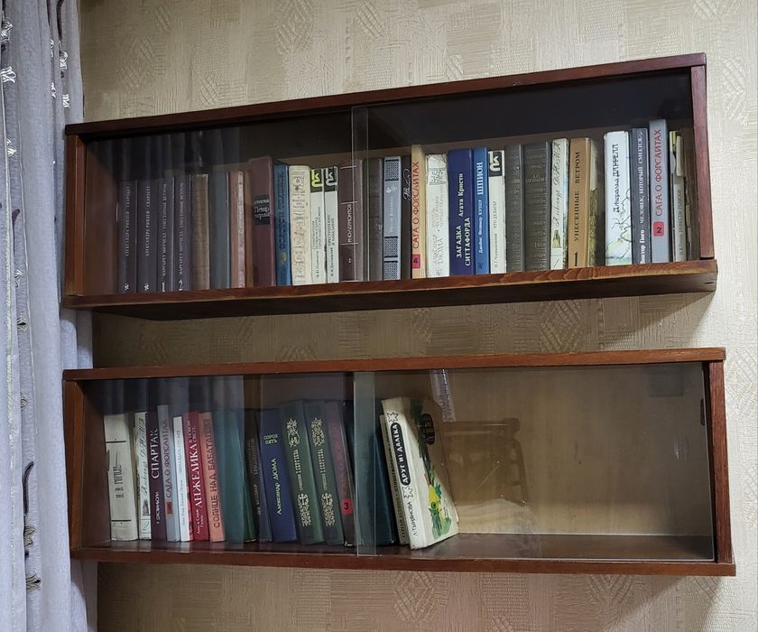 Продам полки с книгами