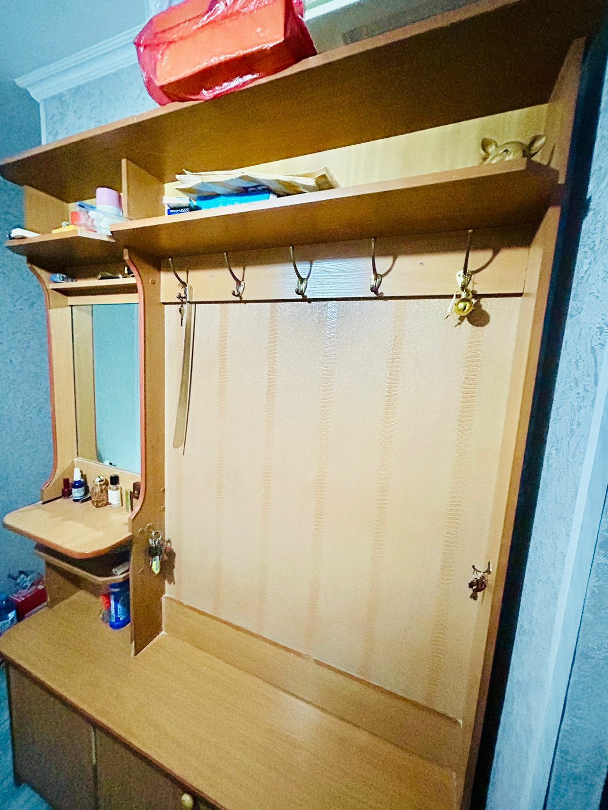 шкаф в прихожую .