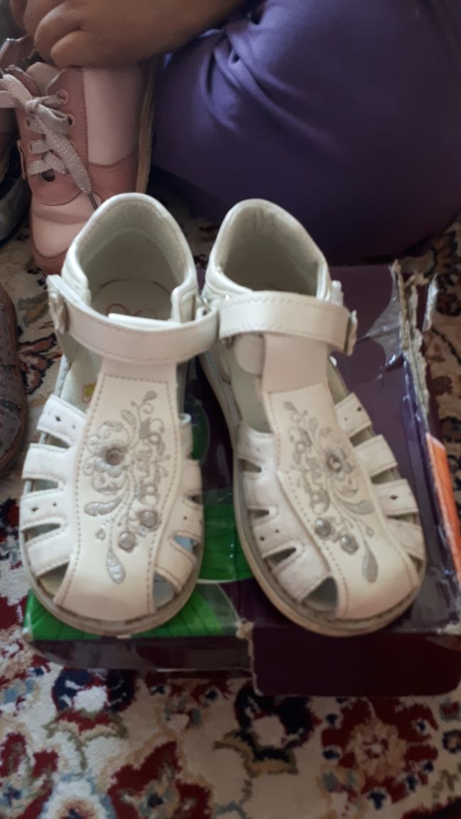 Продам детскую обувь за 3000тнг