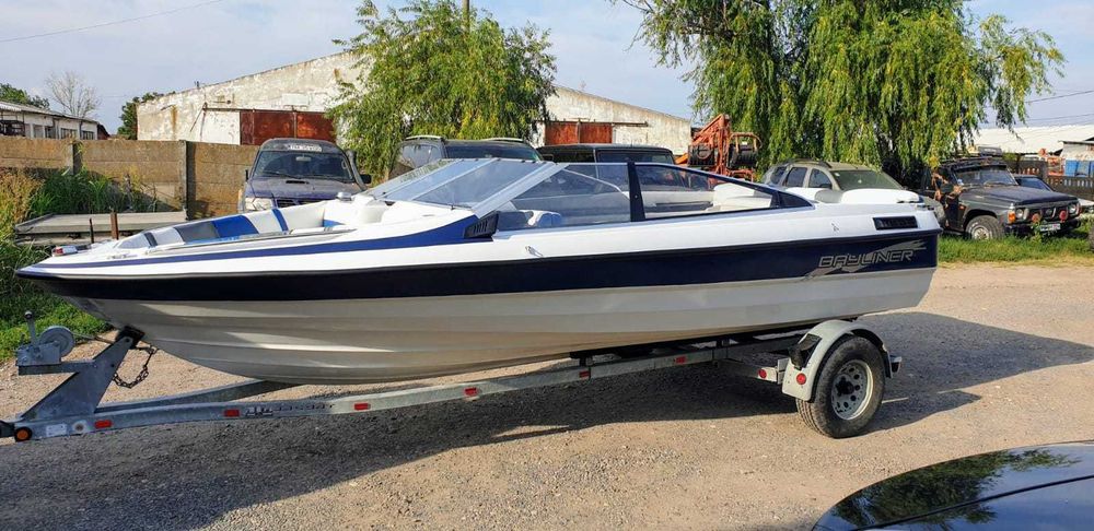 Vand la pachet doua barci BAYLINER si REGAL ambele cu peridoc 8000 Eur