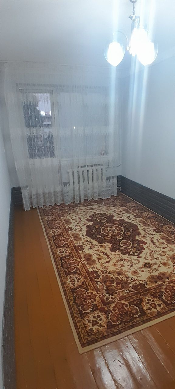 4 xonali kvartira 4 etaj Hokimiyat oldida 5/1"A" 2 domda.
