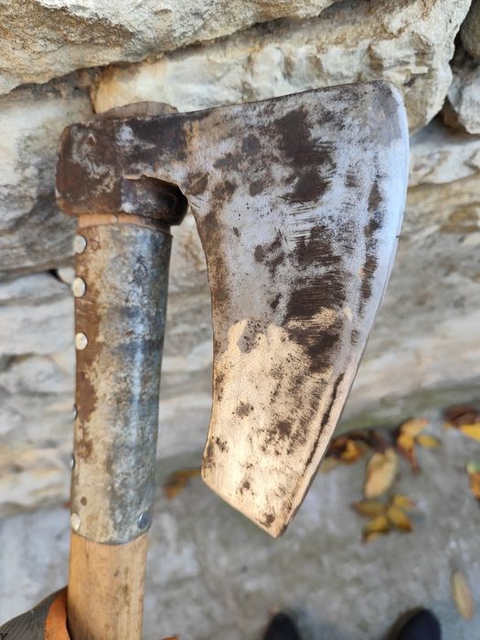 Брадва за дърва..