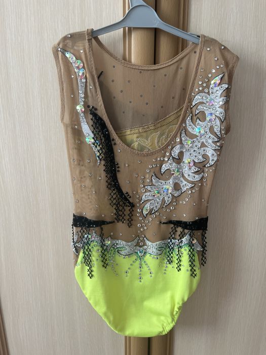 Продам купальник для художественной гимнастики. Срочно.