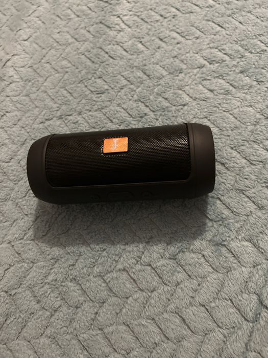 Vând Boxa si tastatura